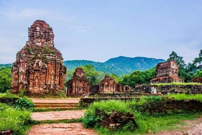 14-day Vietnam Itinerary | Breathtaking | Island relaxing 2026-27 - Halong Bay cruise: postcard views with real moments