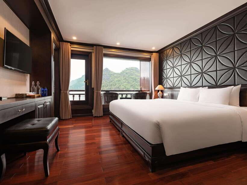 2-Day: Halong Lan Ha Bay 5 Stars Cruises w/Balcony & Bathtub - Day 2 morning: Tai Chi sunrise, then Lan Ha kayaking time
