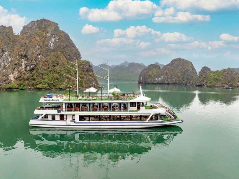 2-Day: Hanoi - Ninh Binh - Halong Bay Luxury Cruise - Leaving Hanoi: the limousine ride and the rhythm of a big day