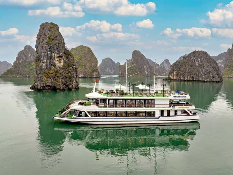 2-Day: Hanoi - Ninh Binh - Halong Bay Luxury Cruise - Trang An sampan: the UNESCO caves and the emerald waterways