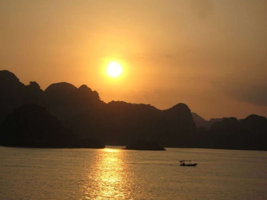 2-Day: Hanoi - Ninh Binh - Halong Bay Luxury Cruise - Mua Cave and the Lying Dragon Mountain: stairs with a payoff