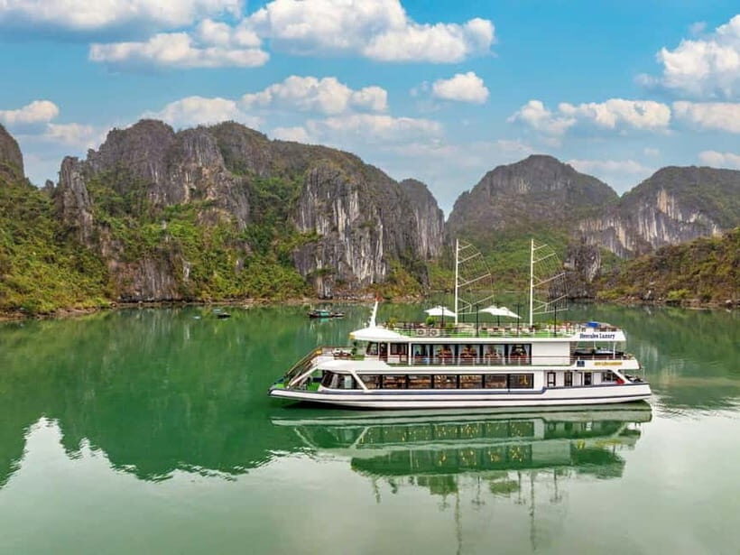 2-Day: Hanoi - Ninh Binh - Halong Bay Luxury Cruise - Sung Sot Cave and Titop Island: big chambers and a swim break