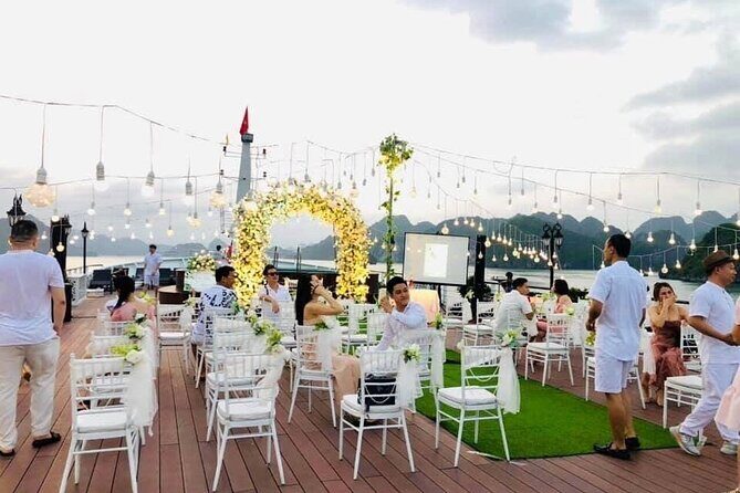 2-Day Luxury Halong Bay Aspira Cruise from Hanoi - Food and drinks: what’s included and how it’s likely to feel