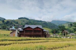 2-Day Sapa Guided Tour Slipping in Homestay From Hanoi - Day 1 on the Road: O Quy Ho Pass and Two Big Waterfalls