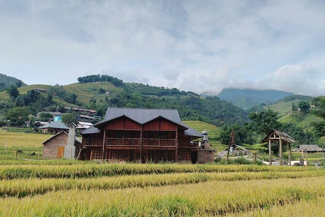 2-Day Sapa Guided Tour Slipping in Homestay From Hanoi - Day 1 on the Road: O Quy Ho Pass and Two Big Waterfalls