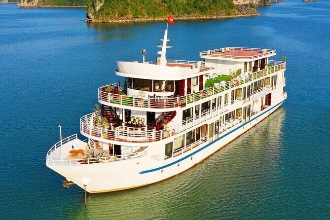 2 Days Halong Bay - Halong Sapphire Cruise - Day 1 on the Bay: Tuan Chau Check-In and a Seafood Lunch Cruise