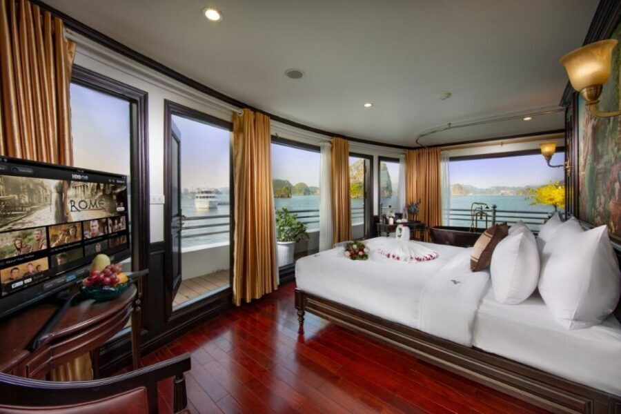 3 Day Hanoi - Ninh Binh - Halong Bay 5 Star Cruise & Balcony - Day 3: Tai chi sunrise, Sung Sot Cave, and the return to Hanoi