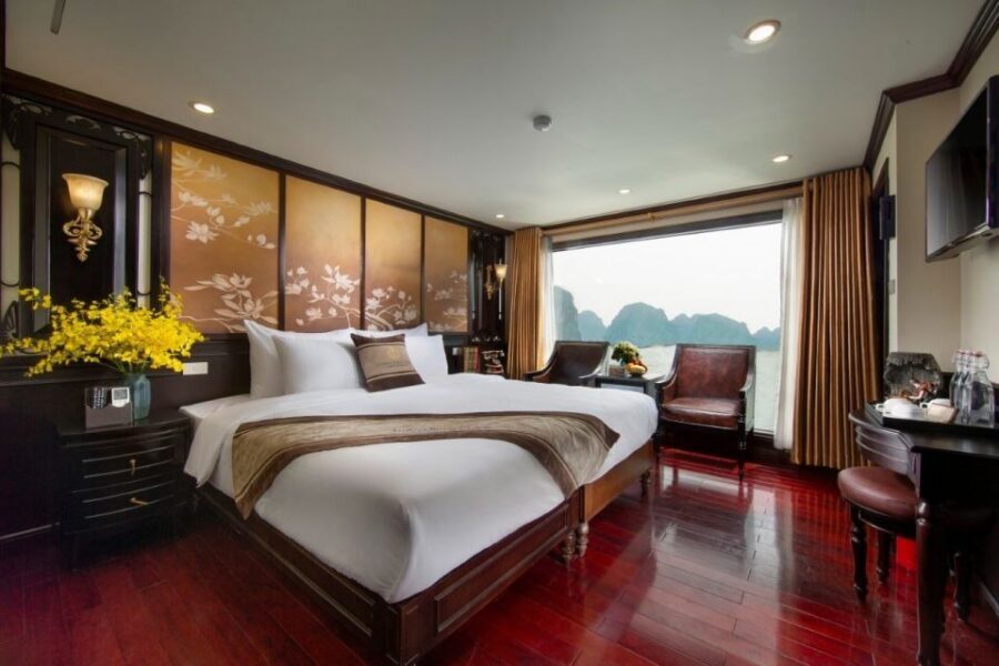 3 Day Hanoi - Ninh Binh - Halong Bay 5 Star Cruise & Balcony - Who should book this trip, and who might feel cramped by the pace