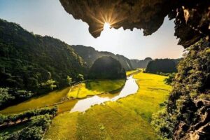 3-Day Hanoi-Ninh Binh-Halong - Lan Ha Bay 5-Star Cruise & Balcony - Bai Dinh Pagoda: massive scale, practical walking, and electric-car help