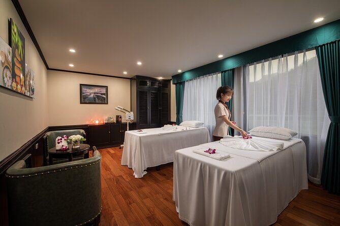 3D2N Luxury HaLong Bay with Aspira Cruise: kayak, Cat Ba island - Food, cooking class, and the sunset party: where most cruises win or fail