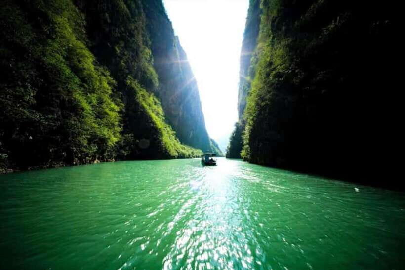 4-day Motorbike Ha Giang Loop Luxury Tour With Easy Rider - Day 2: Ma Pi Leng Pass plus Nho Que River boat time to Du Gia