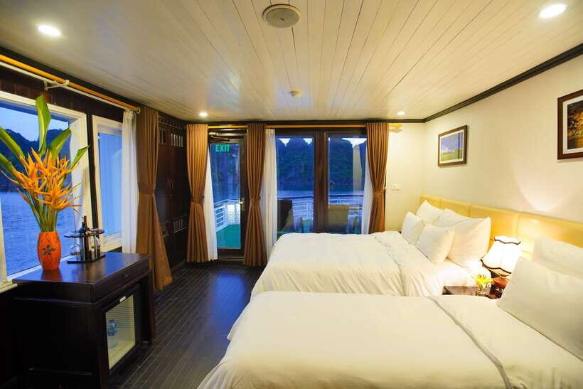 4-star Halong Paloma Cruise 2D1N Trip - Cong Dam sunset party and the night squid fishing plan