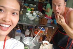 5 Traditional Dishes Hanoi Cooking Class with Market Trip - Back in the kitchen: how the class runs smoothly with 5 dishes