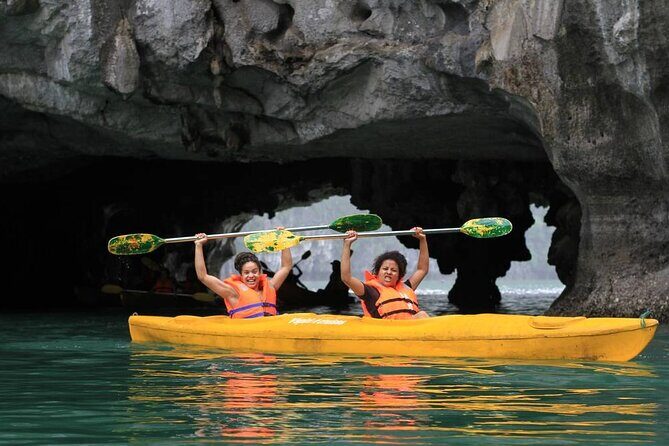 6 Hour Cruise in Hanoi - Luon Cave: kayak or bamboo boat in the tight waterway