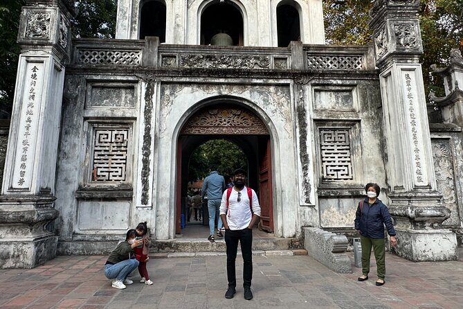 All-in-One Hanoi Walking Tour Through a Train Street - Thanh Ha Local Market: daily life instead of just set pieces