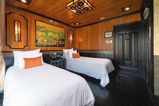 All-inclusive in Lan Ha Bay for 2Days 1 Night with many options - Onboard Evenings: Meals, Taichi/Cooking Demo, and Guide Dan Energy