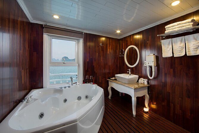 Bai Tu Long Bay 2 Day 1 Night Cruise - Day 1 on the water: SunWorld Port tea break to Bái Tử Long cruising time