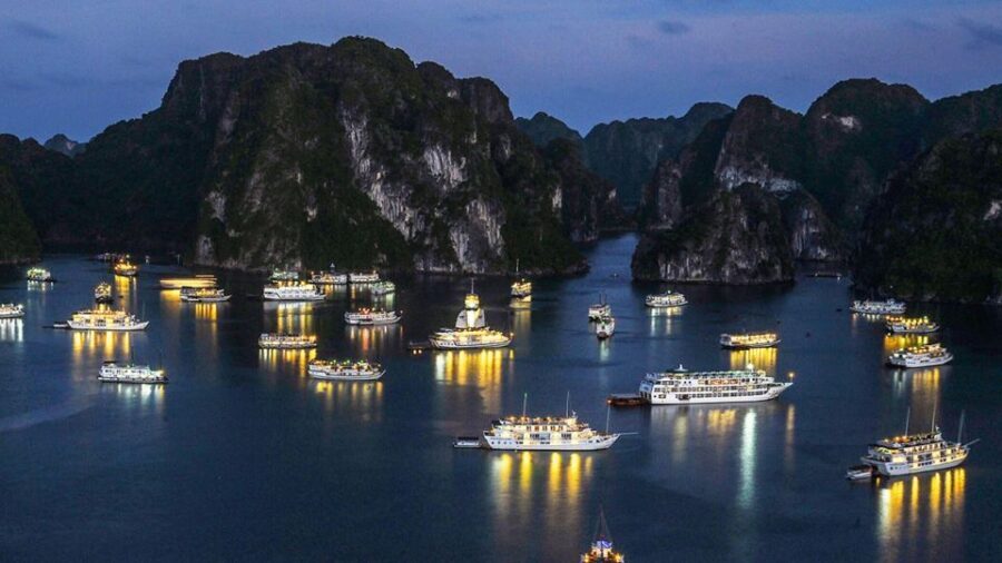 BestSeller - 2 Day 5-Star Overnight Cruise of Highest Safety - What to pack and how to handle kayaking