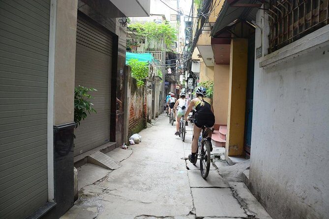 Bicycle Tours Hanoi: Half Day Hanoi City Bicycle Tours - Picking bikes, safety briefing, and transfers that reduce hassle