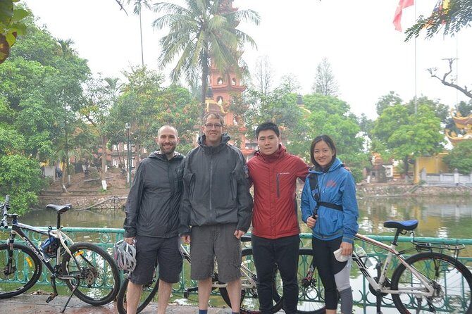 Bicycle Tours Hanoi: Half Day Hanoi City Bicycle Tours - Dường Tàu (Train Street): the ride feels like the city itself