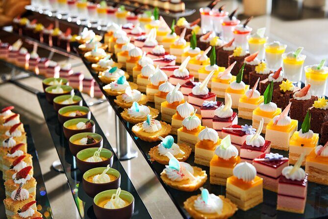 Buffet on Paradise Delight Dining Cruise Halong Bay Tour - My take: should you book the Paradise Delight dining cruise?