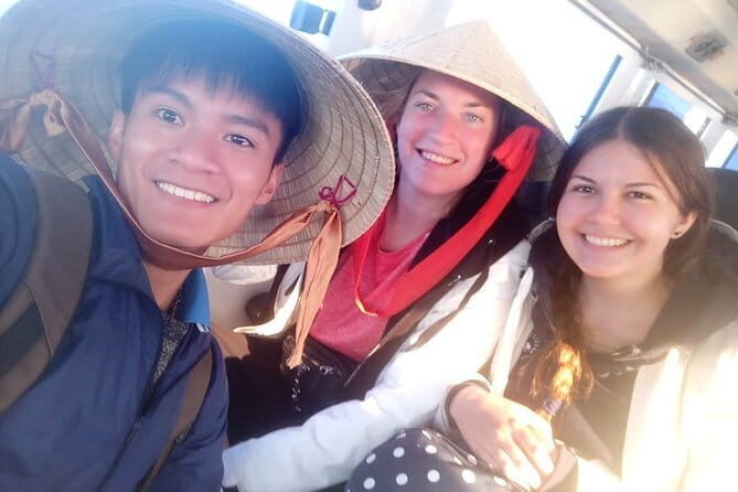 Bus Cat Ba island to Ha Noi - Meeting up in Cat Ba: hotel pickup vs. the Cat Ba office
