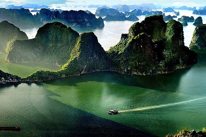 Catherine Cruise 2 Days/1 Night with 6 Star Cruise - Guides and service: the human side that turns a boat trip into a story