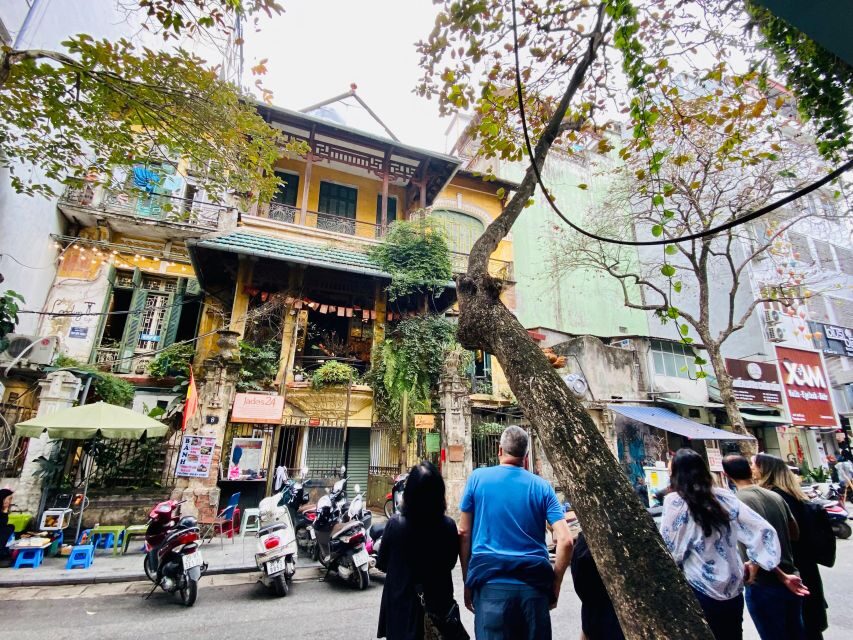 Coffee, History, and Architecture of the French Quarter - Trang Tien Street and the famous ice cream stop