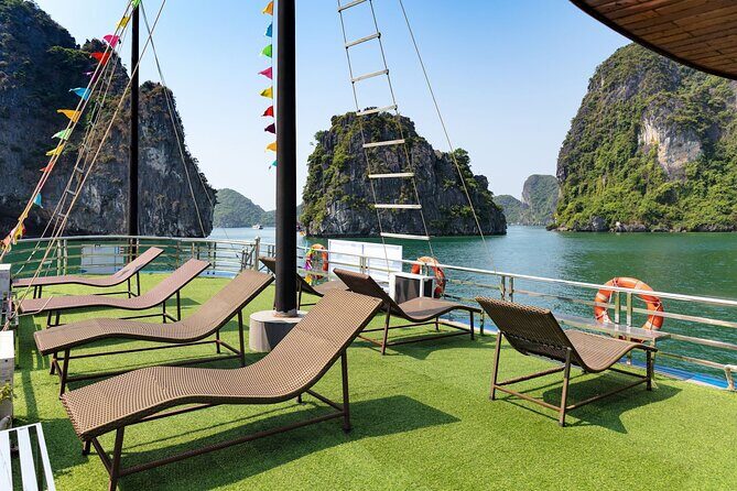 Excursion to Ha Long Bay with Titop Island and kayaking in Luon Cave - Luon Cave kayaking or bamboo boat: your most hands-on Ha Long moment