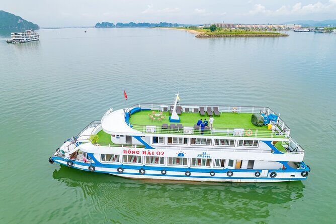 Excursion to Ha Long Bay with Titop Island and kayaking in Luon Cave - Cruise comfort on a traditional junk: where the view time really happens