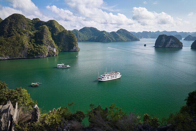 Featured: All-Inclusive OVERNIGHT Halong Cruises - many options - The all-inclusive part: meals, activities, and where variation shows up