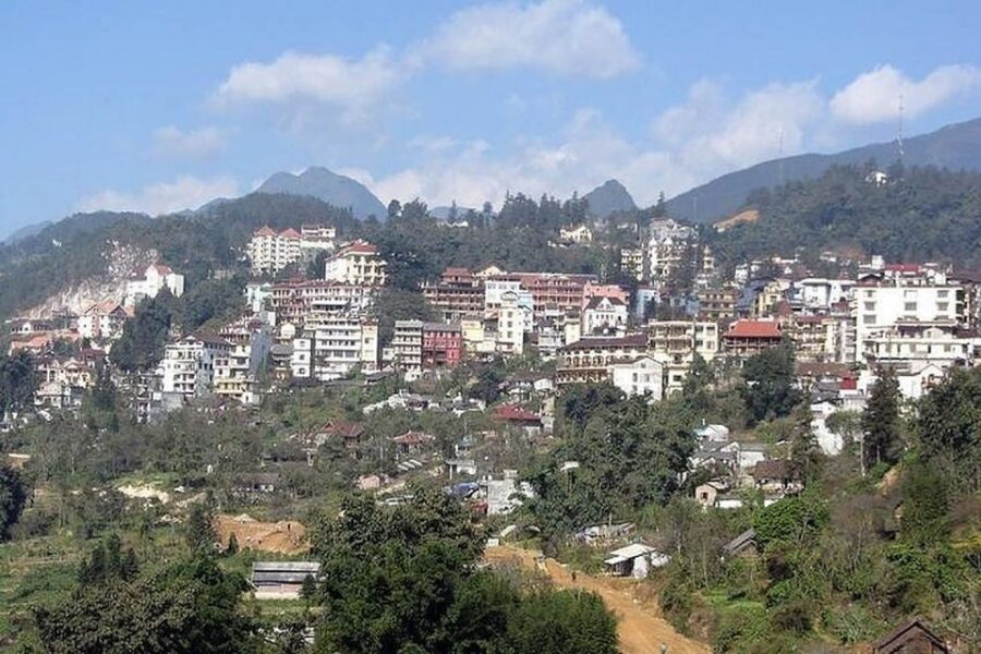 From Hanoi: 2-Day 2-Night Sapa Tour by Overnight Train - Sapa Town Time: Market, Old Cathedral, and Night Snacks