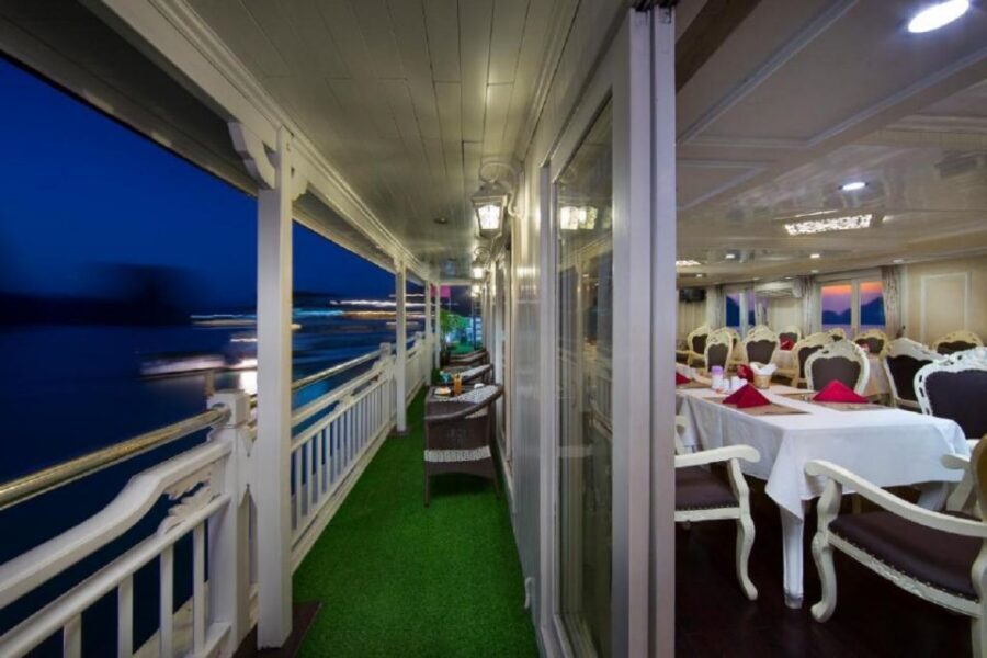 From Hanoi: 2-Day Bai Tu Long Bay Luxury Cruise with Jacuzzi - Evening on the bay: bar time, night fishing, and sunset without stress