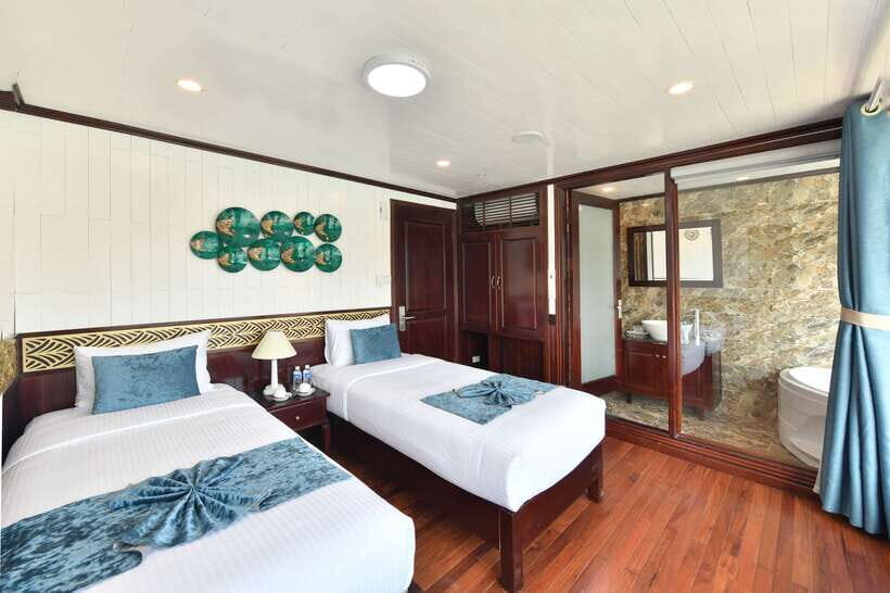 From Hanoi: 2-Day Halong Sapphire Cruise with Balcony Cabin - Transfers back to Hanoi: the trip’s final handoff