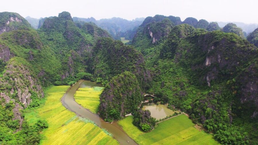 From Hanoi: 2-Day Ninh Binh Tour with Accommodation & Meals - Hoa Lư: stepping into Vietnam’s 10th-century capital
