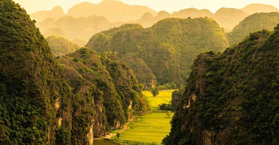 From Hanoi: 2-Day Ninh Binh Tour with Accommodation & Meals - Mua Cave and Ngoa Long Mountain: the best kind of effort