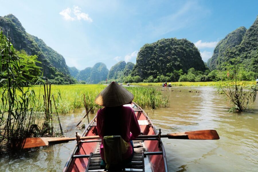 From Hanoi: 2-Day Ninh Binh Tour with Accommodation & Meals - Lunch, check-in, and the rhythm of a packed Day 1