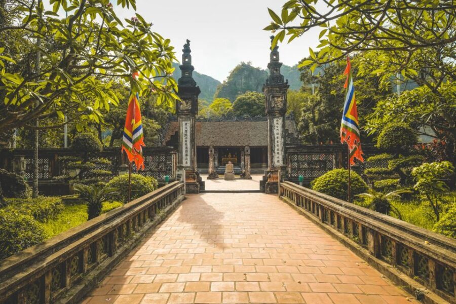 From Hanoi: 2-Day Ninh Binh Tour with Accommodation & Meals - Day 2’s Bich Đong Pagoda: history you can walk around