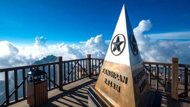 From Hanoi: 2-Day Sapa Limo Bus Tour & Fansipan Peak Visit - Day 1 in the hills: Lao Chai–Ta Van with the Muong Hoa Stream views