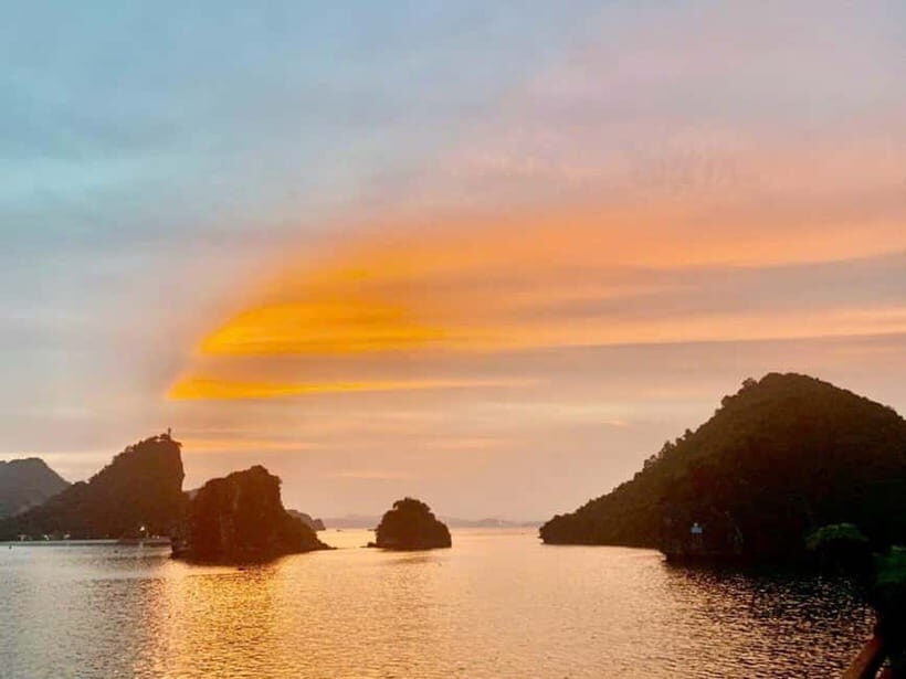 From Hanoi : 4-day Ninh Binh-Halong Bay Cruise with Balcony - Kayaking, Titop Island, swimming, and the sundeck cooking class
