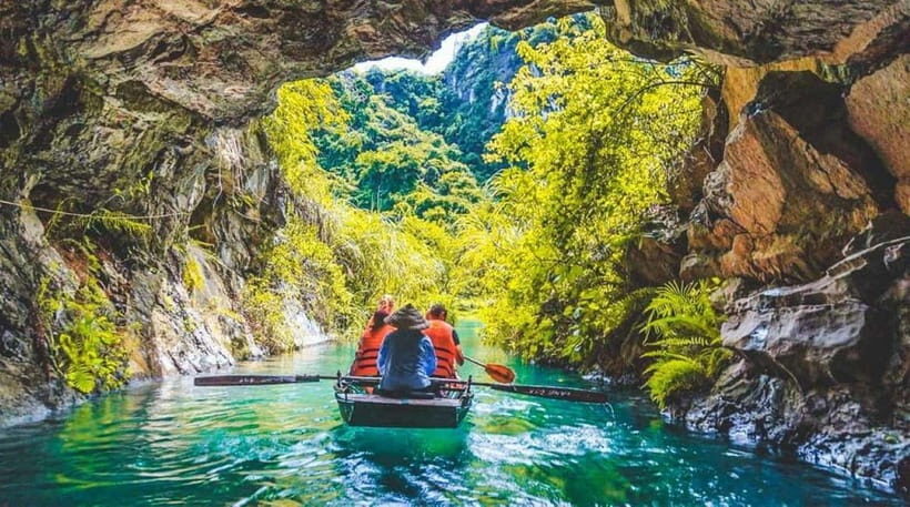 From Hanoi : 4-day Ninh Binh-Halong Bay Cruise with Balcony - Night squid fishing and how the crew keeps it fun (and safe-ish)
