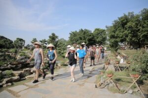 From Hanoi: Bai Dinh, Trang An, and Mua Cave Full-Day Tour - Bai Dinh Pagoda: the 10-meter bronze Buddha and 500 La Han statues