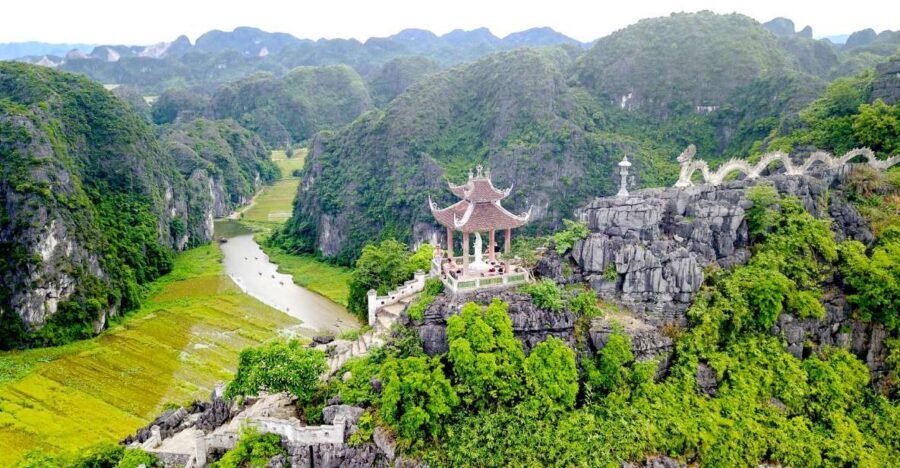 From Hanoi: Bai Dinh, Trang An, and Mua Cave Full-Day Tour - Lunch in Ninh Binh: you’ll eat well enough to earn the climb