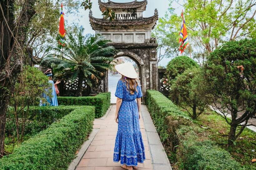 From Hanoi: Full-Day Ninh Binh Highlights Small Group Tour - Tam Coc Sampan Boat Ride: Calm Water, Limestone Caves