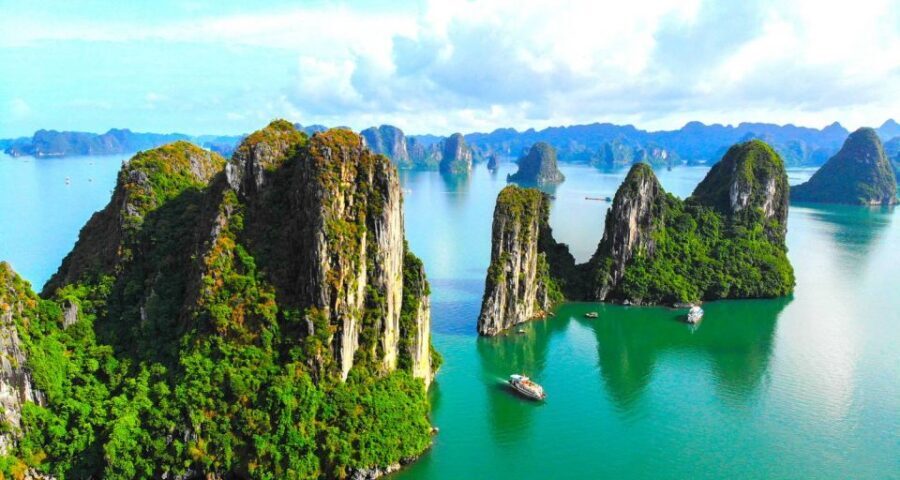 From Hanoi: Halong Bay Day Trip with Lunch and Transfers - Sung Sot Cave: thousands of stalactites on a time crunch