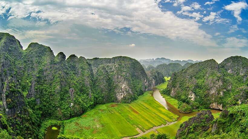 From Hanoi: Hoa Lu/Bai Dinh-Tam Coc/Trang An-Mua Cave Tours - Lunch Buffet With 20+ Dishes: Good Enough for a Long Day