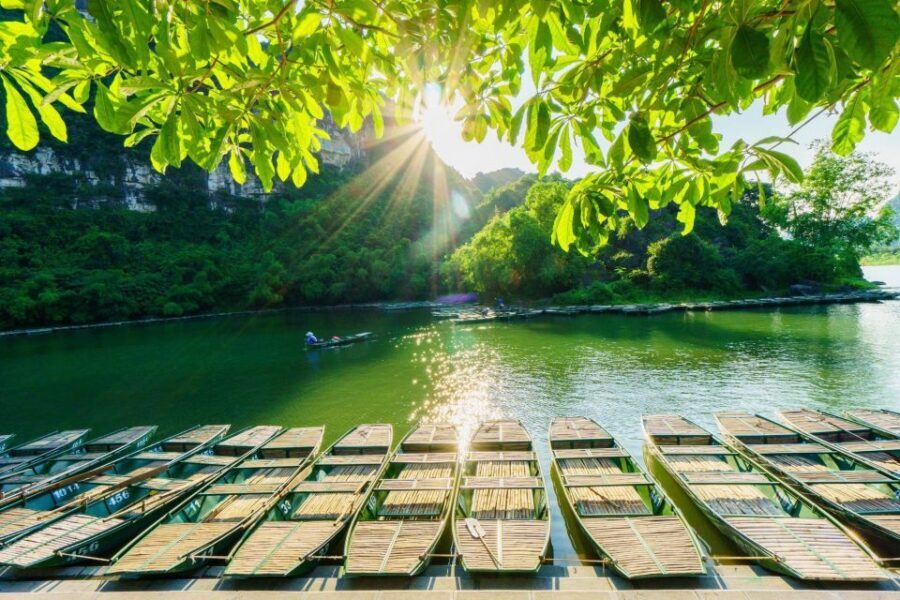 From Hanoi: Hoa Lu & Tam Coc with Buffet lunch & Cycling - Step into the ancient capital of Hoa Lu