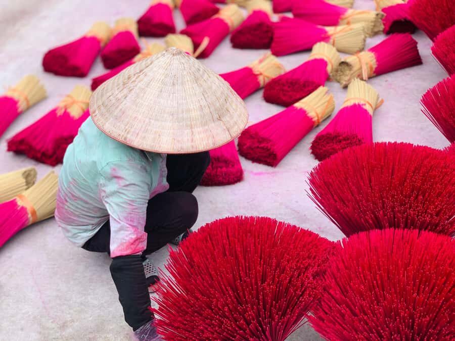 From Hanoi: Incense Village, Conical Hat and HaThai Art Tour - Ha Thai bamboo lacquer: 17th-century craft and the take-home cost question