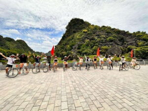 From Hanoi: Ninh Binh, Hoa Lu, Tam Coc, & Mua Cave Day-Trip - Pickup to the first break: the morning setup that makes the day work