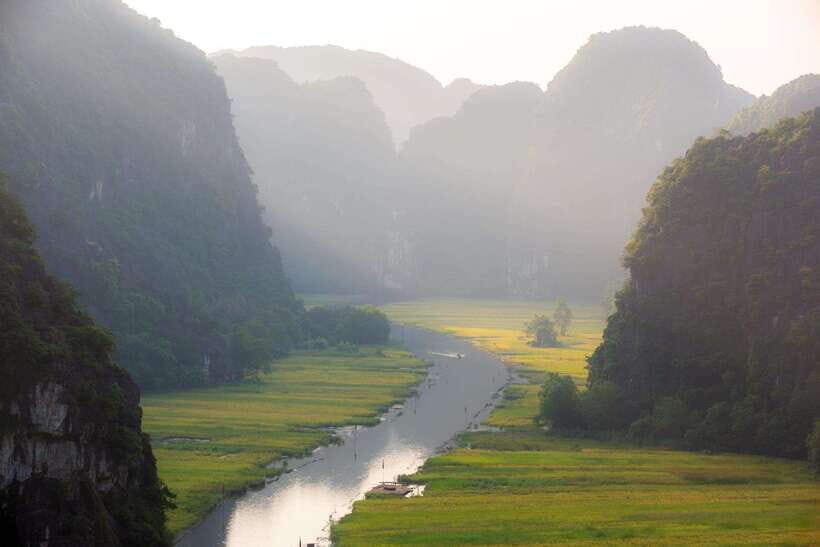From Hanoi: Ninh Binh, Hoa Lu, Tam Coc, & Mua Cave Day-Trip - Buffet lunch in Ninh Binh: the meal that keeps the rest of the day comfortable